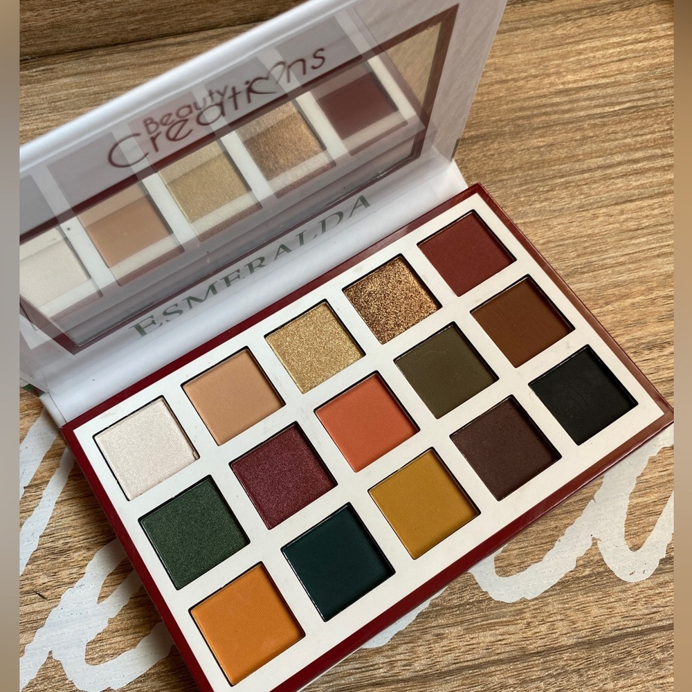 ESMERALDA BY BEAUTY CREATIONS eyeshadow palette